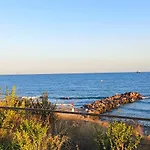 Sun Wave Near The Sea 圣弗拉斯